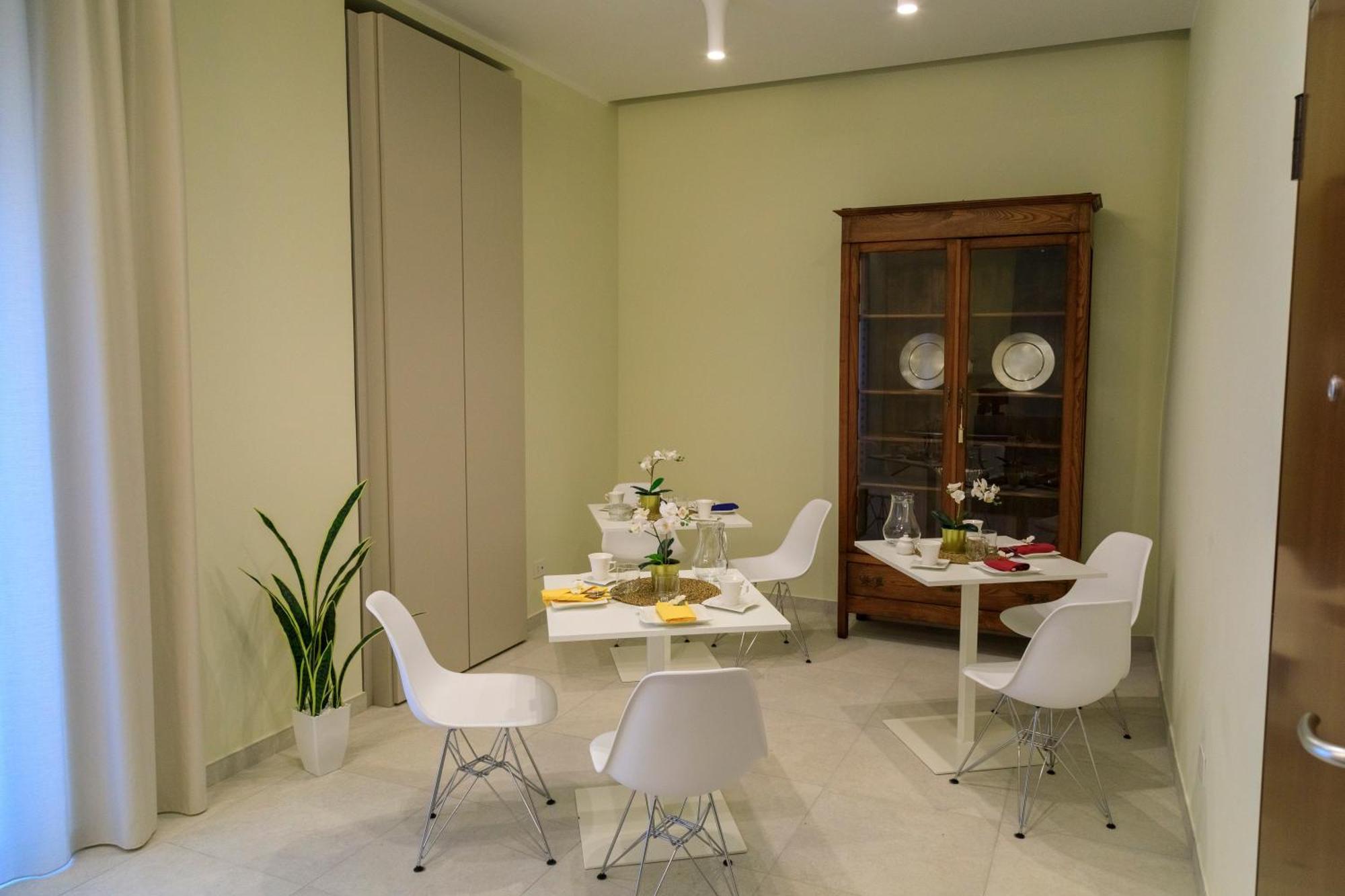 Domus Vivian Hotell Montecorvino Pugliano Exteriör bild